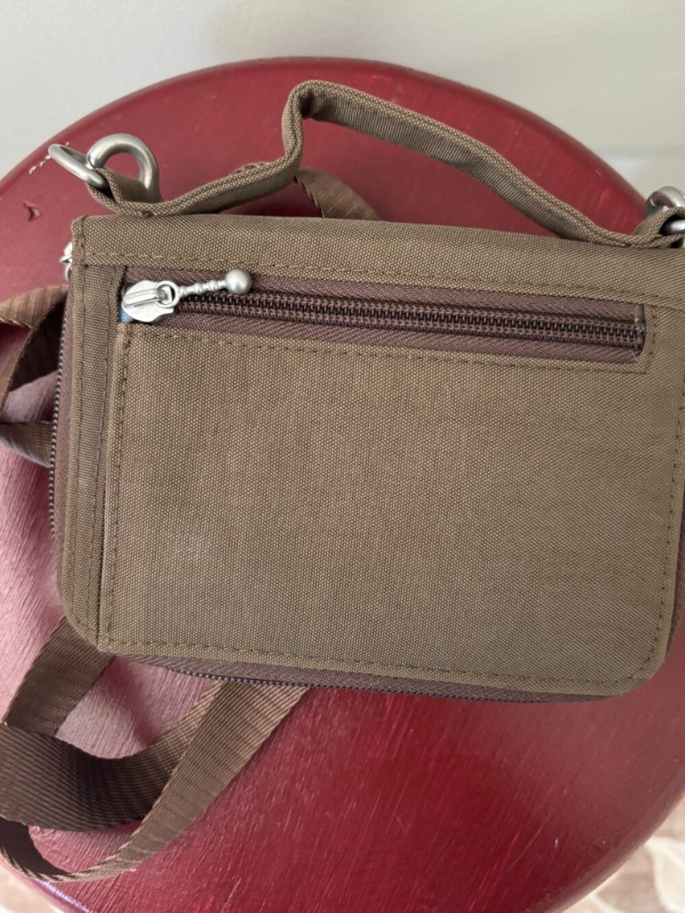 Baggallini Olive Crossbody Organizer Wallet Bag RFID - Picture 2 of 3